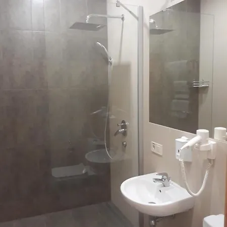 Park Hotel 2*